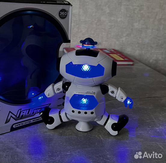 Игрушка робот