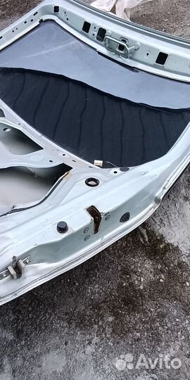 Дверь багажника Toyota Raum 2