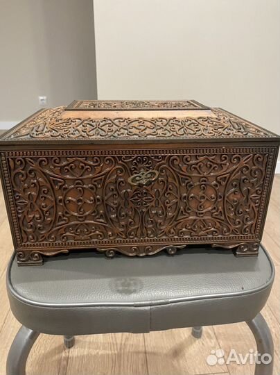 Металлический сундук