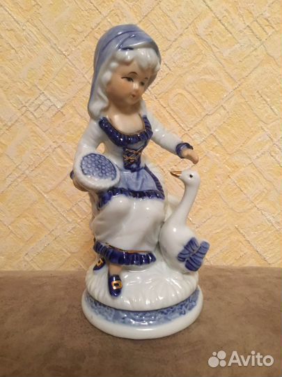 Фарфоровая статуетка 