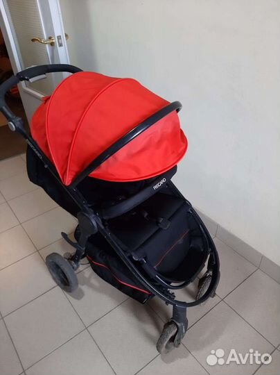 Прогулочная коляска recaro