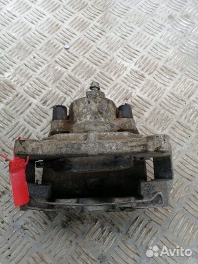 Суппорт передний правый Volkswagen Tiguan 5N1 1.4