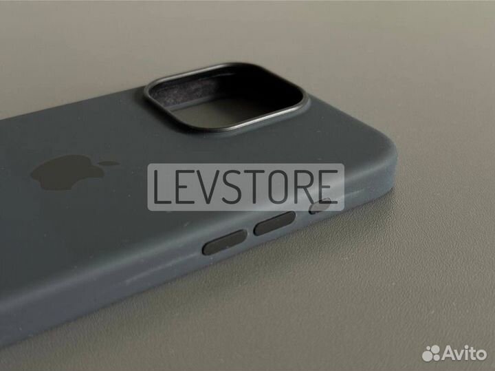 Чехол силиконовый на iPhone 15/Pro/Max Black