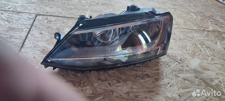 Продаю фары новые на фольцваген жетта 6 рейсталинг