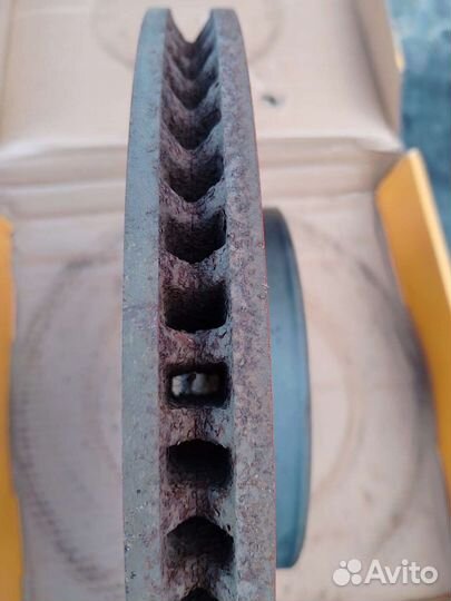 Передние тормозные диски Тойота Камри