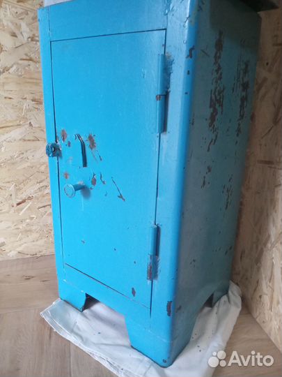 Шкаф металлический сейф