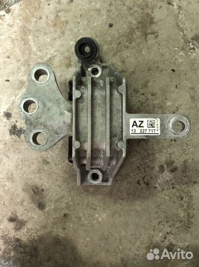 Опора подушка двигателя Опель Инсигния