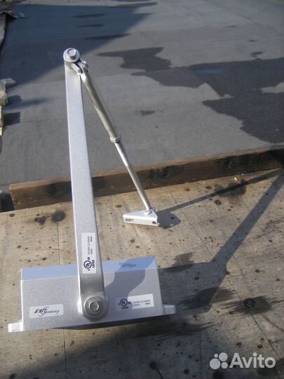 Доводчик дверной