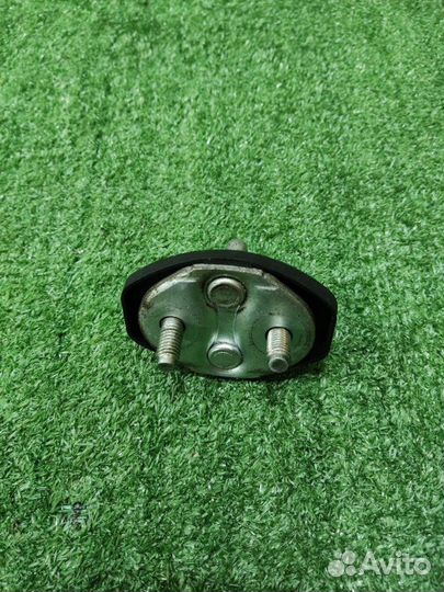 Ответная часть замка двери задняя левая Mitsubishi