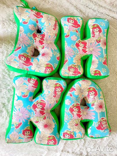 Буквы подушки Вика