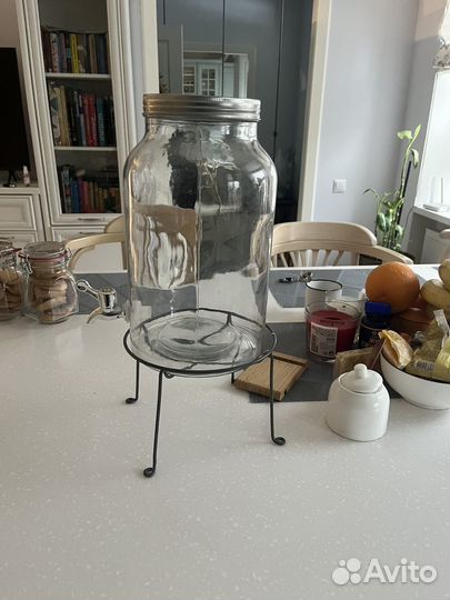 Посуда для напитков. Графин с краном