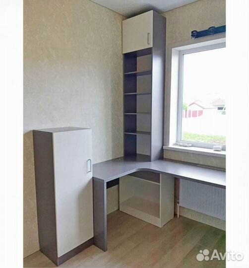 Рабочая зона у окна арти 55