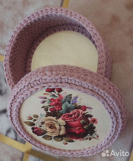 Интерьерная вязаная корзиночка с крышечкой