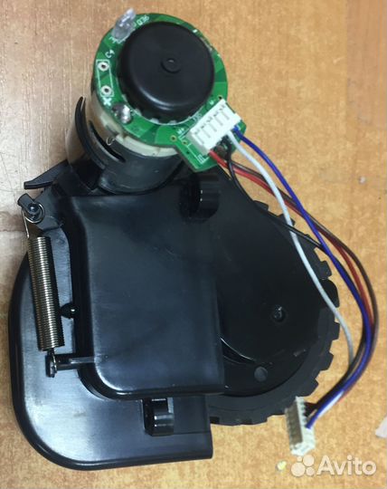 Левое колесо робота-пылесоса Tefal RG6/7/8