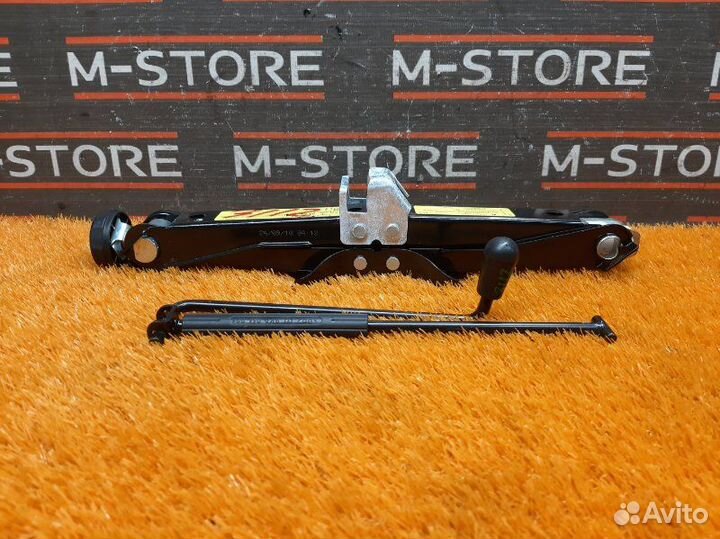 Домкрат Audi A5 8T cdnc 2010