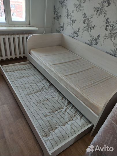 Кровать бу с матрасами