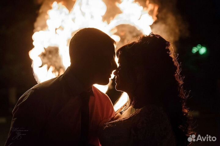 Свадьба. Фонтаны. Сердца. Фейерверки. Тяжелый дым