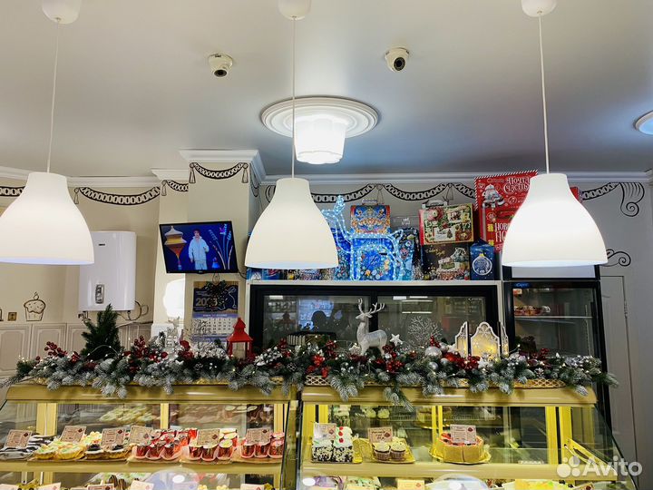 Оформление входных групп искуственными цветами