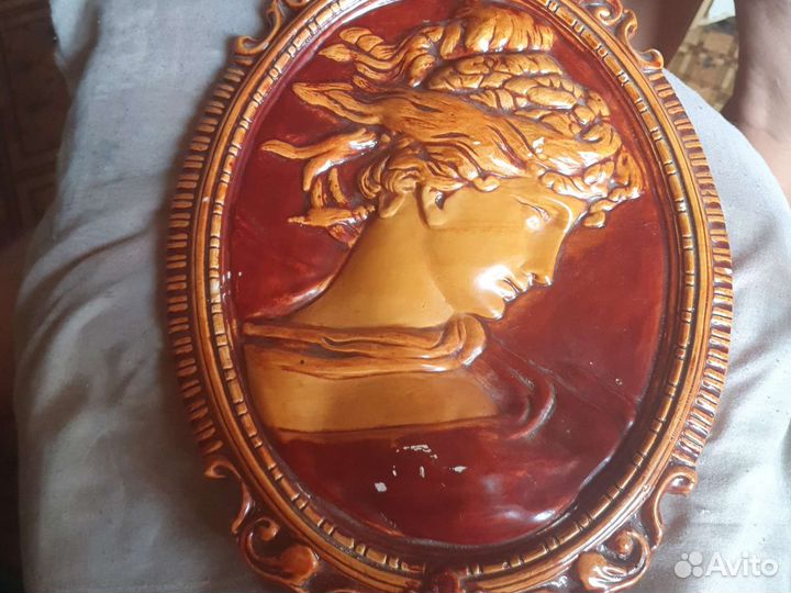 Панно гобелен из фарфоровый гипс. Женская голова