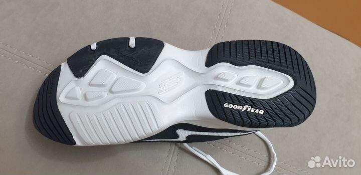 Кроссовки женские skitchers 39размер