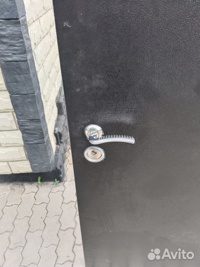 Дверь входная металлическая Б/у