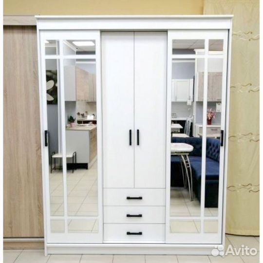 Шкаф купе с зеркалом