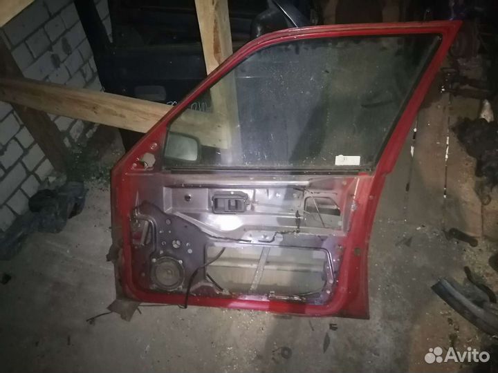 Дверь передняя правая Volvo 460