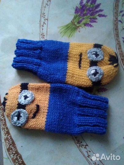 Варежки миньоны ручной работы