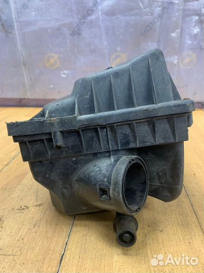 Корпус воздушного фильтра Opel Zafira B Z16XEP