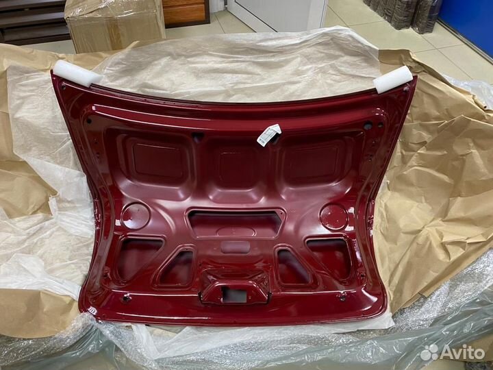 Крышка багажника Гранта цвет 117 Бургундия