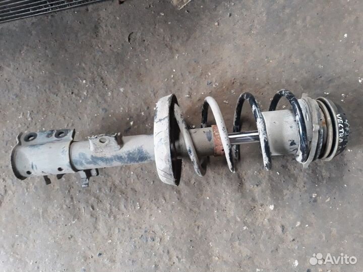 Амортизатор передний левый Hyundai Elantra 2000-20