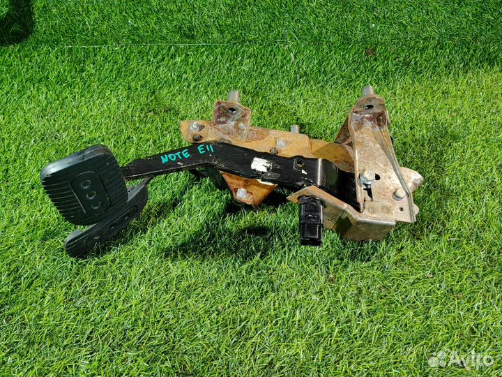 Педальный узел АКПП, педаль газа,тормоза Nissan