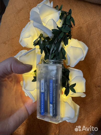 Гирлянда из искуственных цветов