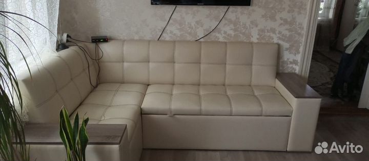 Кухонный угловой диван со спальным местом