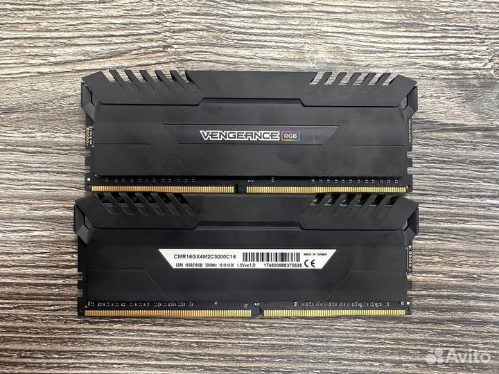 Оперативная память DDR4 Corsair RGB 16GB 3000