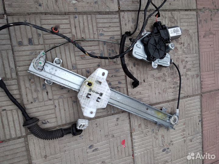 Hyundai Solaris стеклоподъёмник