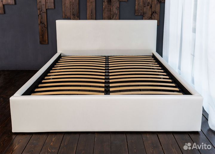 Кровать с матрасом