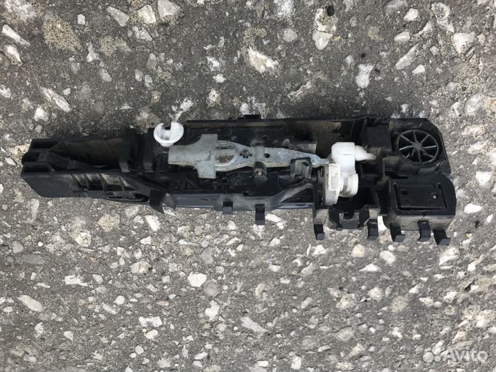 Рено Меган 2 дверная ручка