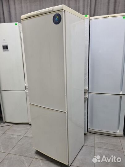 Холодильник Electrolux ERB3598