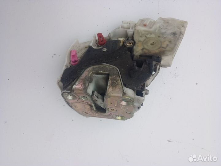 Замок двери Nissan