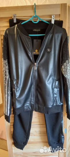 Костюм женский