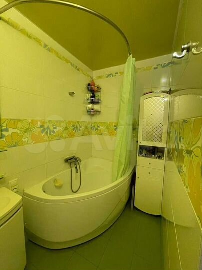 2-к. квартира, 61 м², 2/5 эт.