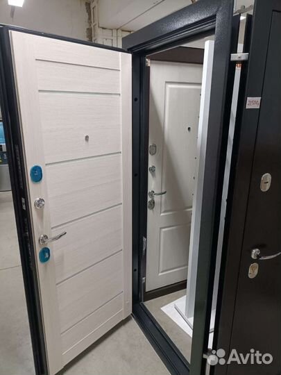 Дверь входная металлическая новая