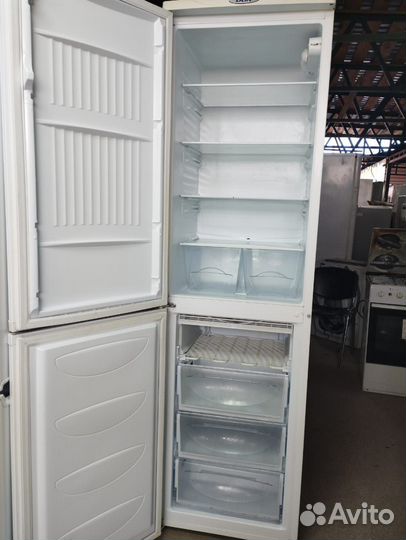 Холодильник бу высокий, вместительный