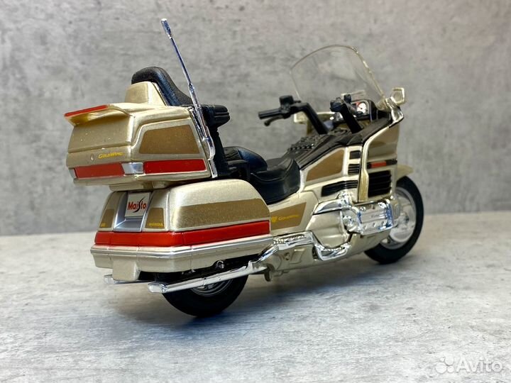 Коллекционная модель Honda Gold Wing 1500 1:18