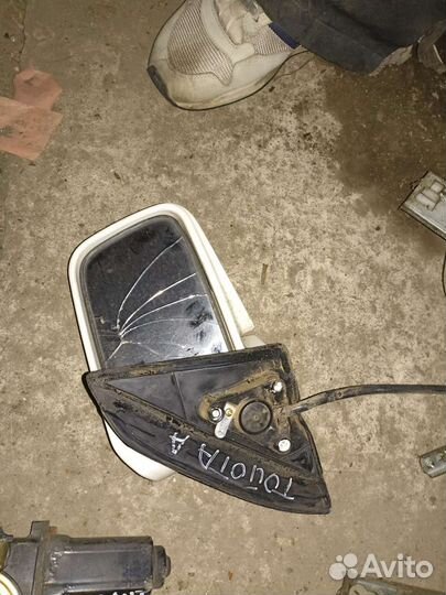 Зеркало правое с дефектом Toyota Carina ED