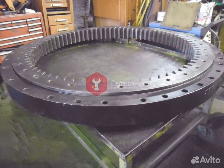 Опорно-поворотный круг Hitachi ZX70LC 4437132