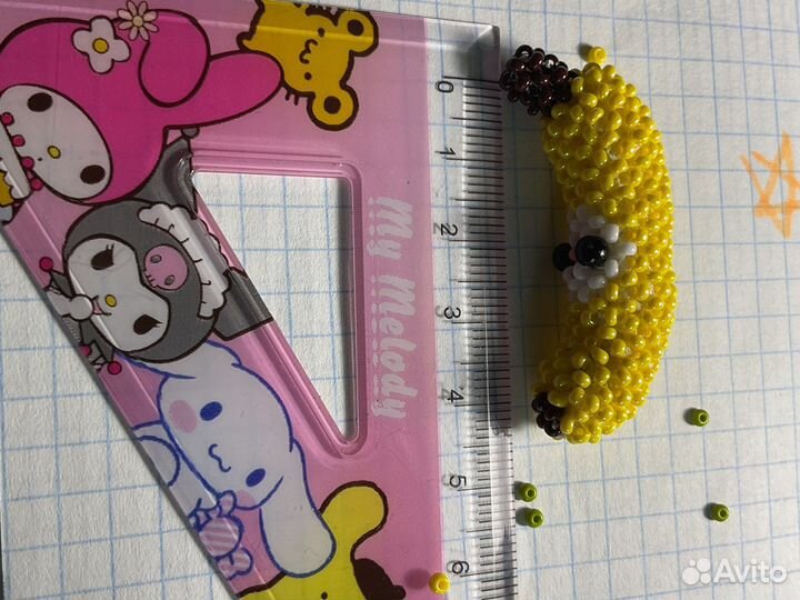 Амигуруми из бисера котик в костюме банана