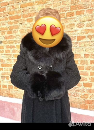 Пальто зимнее женское 50 р. с натуральным мехом