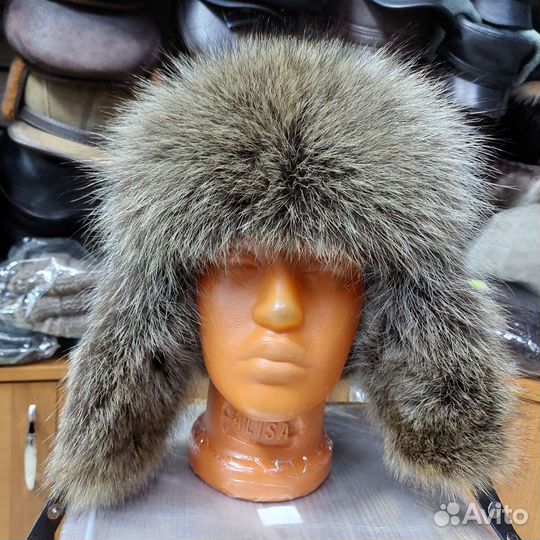 Мужская шапка из енота